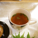 トゥ・ラ・ジョア - 海老のコンソメ