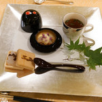 トゥ・ラ・ジョア - 桜スモークした泡と白海老