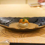 トゥ・ラ・ジョア - 春玉ねぎの蒸し物にうに