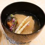 フカひれ蝦夷アワビに名古屋コーチンのコンソメのお椀