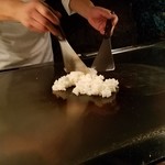 八王子うかい亭 - ガーリックライスを作ってくれてるところ