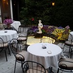 八王子うかい亭 - 中庭は喫煙所にもなっています