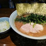 家系ラーメン 桂家 - ねぎ増しです。別皿