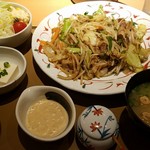 やよい軒 - たっぷり野菜の肉野菜炒め定食790円＋野菜サラダ150円