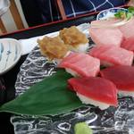 みなと市場 小松鮪専門店 - 「まぐろ握り」