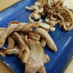 みなと市場 小松鮪専門店 - 「メバチまぐろと本まぐろの食べ比べ」