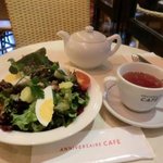アニヴェルセル カフェ - ニースサラダ＆ベリーアップルジンジャー