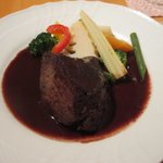 うさぎの小屋 - 今日の肉料理：牛ほほ肉の赤ワイン煮。肉は柔らかく、ソースもGood