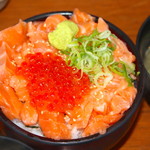 伊豆高原ビール - とろサーモンとイクラの親子丼 ¥1850