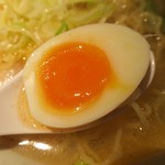 麺屋 武志道 - ・「味玉(\100)」のアップ。