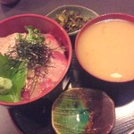 うまいものや たろう - ぶり刺し丼