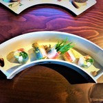 鶏のコンフィー　チーズと彩野菜の生春巻き