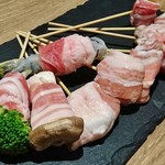 豚農家直営 肉バル BooBooキッチン - ベジ豚串巻き(10本盛合せ)　1,180円(税別)
