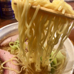 らあめん厨房 どる屋 - 鯛だし濃い目のスープが絡みます