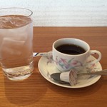 Saba To Sousaku Ryouri No Mise - 水 + 鯖漬け丼に付いてくるホットコーヒー