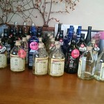 食工房ふくだ - キープしてあるボトル夜は居酒屋の色が濃くなるようです