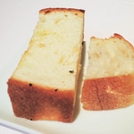 リストランテ ベツジン - パンはお変わり自由だよ。
      美味しかったので、ボキらはおかわりしたよ。