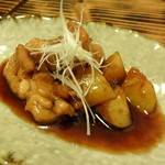 Kakureizakaya Uotatsu - 鶏もも肉の甘辛煮(680円)
