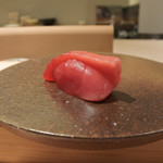 こだわりの血合いぎし鮪の鞍掛け握り