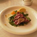 トラットリア　ピッツェリア　チヴィタ - 牛肉のたたき風なカルパッチョ