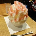 茶寮つぼ市製茶本舗 堺本館 - １月に食べた限定の桃とミルクのかき氷です！