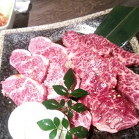 南新宿 和牛焼肉 慶 - 信州プレミアムりんご和牛特上ハラミ２８００円 信州プレミアムりんご和牛特上ロース３０００円