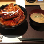 豚どん 白樺 - 「豚丼(特盛)肉6枚ご飯350g」¥955