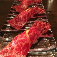 うしごろバンビーナ 銀座店 - 特製赤身肉の燻製醤油握り