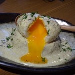 自然派ビストロCORE - ◆半熟卵とスモークマッシュソースのポテトサラダ（680円）