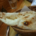 インド料理専門店 クシュクシュ - 2017 5/7　ナンセットのナン