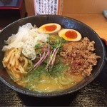 らーめん仙代 - 鶏白湯味噌 煮タマゴ 大盛 1000円 ニンニクショウガとフライドガーリックでさらに美味しくなりました♪