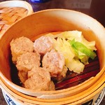 驪山 - シウマイ五個入り！