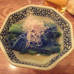 小石川 かとう - 本日のお通し（撮影が未熟で青く光ってますが、本当はきれいな緑です）