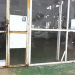 2011年2月7日撮影。店内は空っぽ。