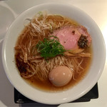 SOBA HOUSE 金色不如帰 - 味玉そば(醤油) 950円。