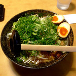 ラーメン工房　はっぴ - ベジタマ 大盛(¥760+¥100)
      僕が選んだ『はっぴ』No.1 メニューがこれ。しかも今日食べたのは初回以上にニンニクがバッチリ効いていた。美味い！