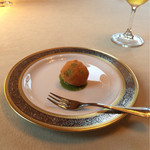 ヒュッテ エミール - アミューズ　蝦と蟹を潰してコロッケにしたもの