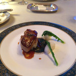 ヒュッテ エミール - ハンガリー産フォアグラのポアレ　舌にのせただけでとろける様な味わいだったが、甘口のデザートワインを置いていなかったのはとても残念だった・・・