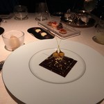 ベージュ アラン・デュカス 東京 - 