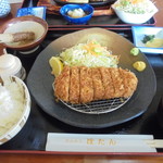 とんかつぼたん - 三元豚厚切りロースカツ定食1400円（限定5食）