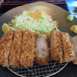 とんかつぼたん - 三元豚厚切りロースカツ定食1400円（限定5食）
