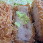 とんかつぼたん - 三元豚厚切りロースカツ定食1400円（限定5食）