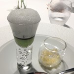 レフェルヴェソンス - エスプーマと液体窒素のアミューズ：桜鯛、菜の花、ミード、新甘夏