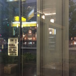 スタンド ティー - 窓の景色・東京駅が見える