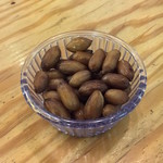 スタンド ティー - 茹でピーナッツ 300円(税込)