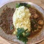 スパイスバル コザブロ - カレー二種盛り(ラムキーマビンダルー、サメ)