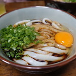 ちとせ - 月見伊勢うどん＠550