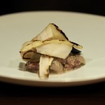 アカ - ホワイトアスパラガスとカワハギの肝和え シェリービネガーソースで