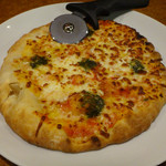 びっくりドンキー - ドンキーピザより厚みのあるピザになりました。