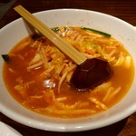 上海華龍 - 【2017.5.15(月)】本日のランチ①(辛みそラーメン＋五目チャーハン)780円の辛みそラーメン